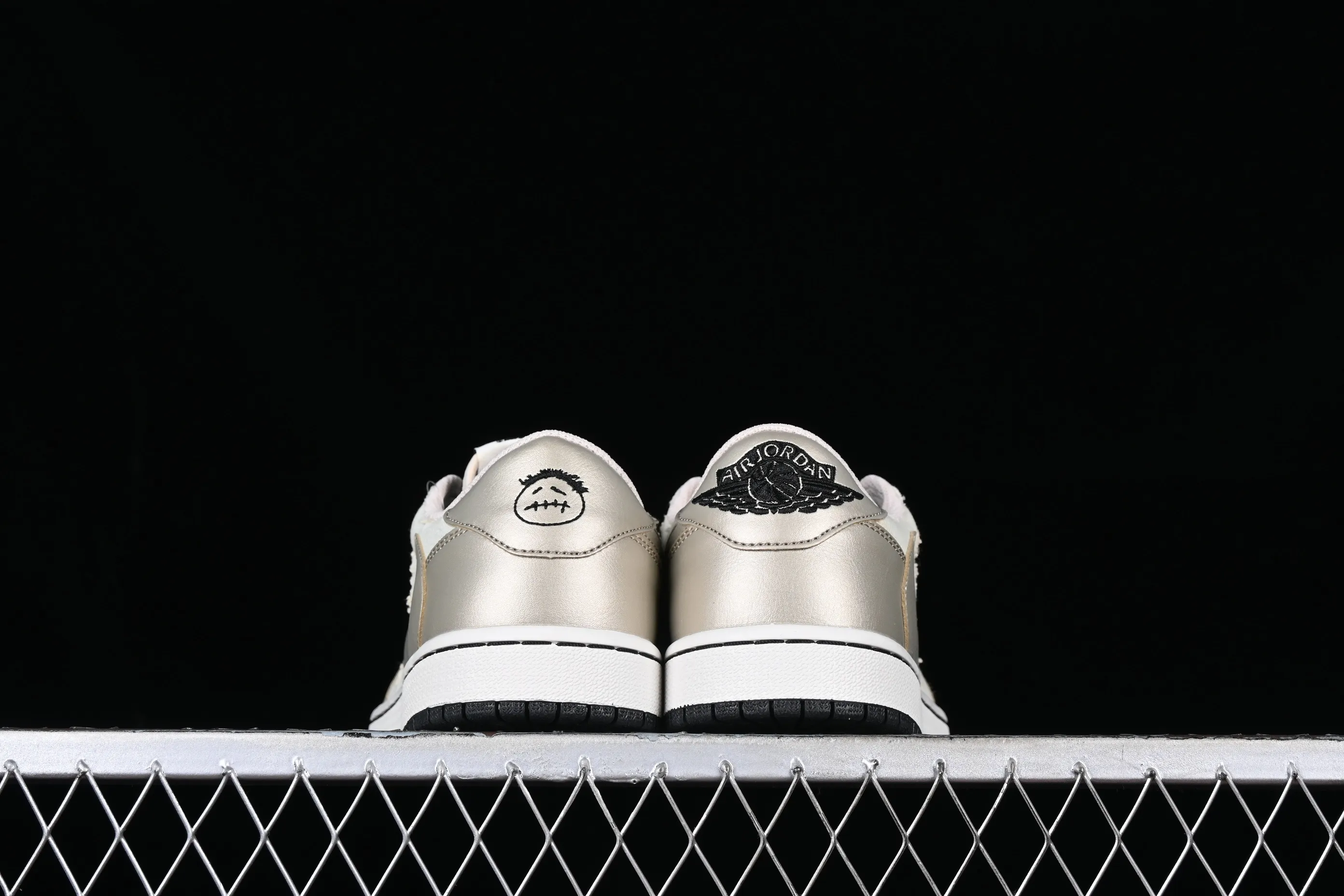 All categories Air Jordan Jordan series basketball shoes Air Jordan 1 Low Travis Scott x Air Jordan 1 Low OG AJ1 Joe 1 joint overhead hook DM7866-815